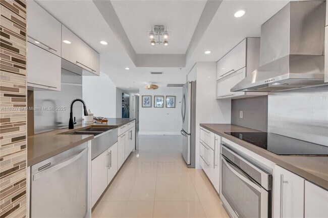 Building Photo - 10175 Collins Ave