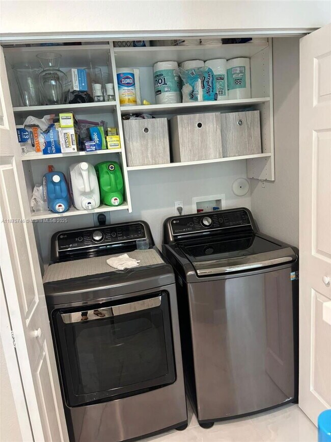 Building Photo - 16207 Sierra Palms Dr