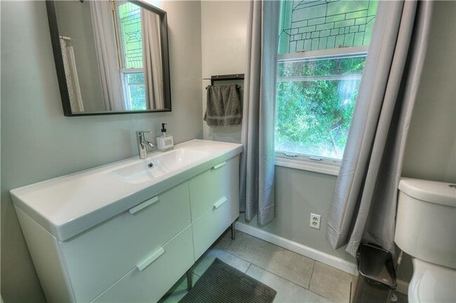 Building Photo - 522 Suffolk St