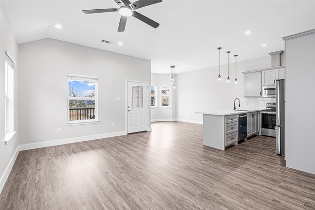 Building Photo - 3821 Easy St