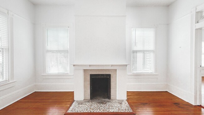 Building Photo - 123 W 41st St