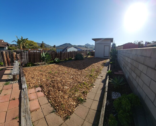Building Photo - Quaint 2 bedroom 1 bath in quiet neighborhood