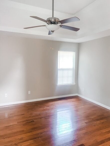 Building Photo - 118 Redbud Dr