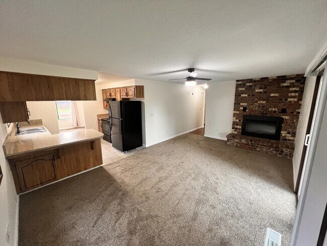 Building Photo - Rambler Golf Course View 3bd 2bath Avail. March 6th