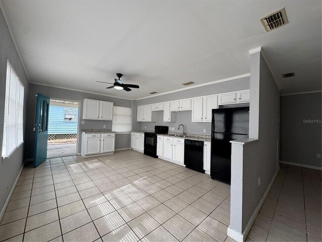 Building Photo - 218 W 4th St