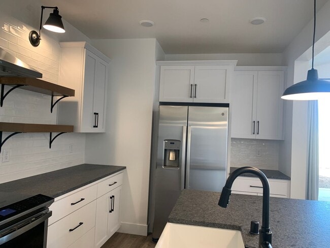Building Photo - Brand NEW 4 bedroom 1 story home Rancho Co...