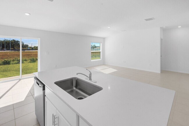 Building Photo - 4 Bedroom 2 Bath Home