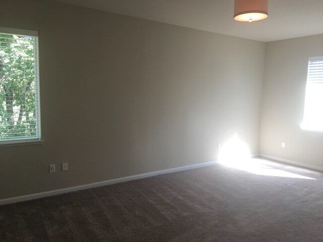 Building Photo - Gorgeous Townhouse - Built 2017 Southwest ...