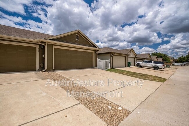 Building Photo - 730 Lost Pines Ln