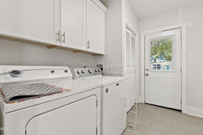 Building Photo - 187 Bilmarsan Dr