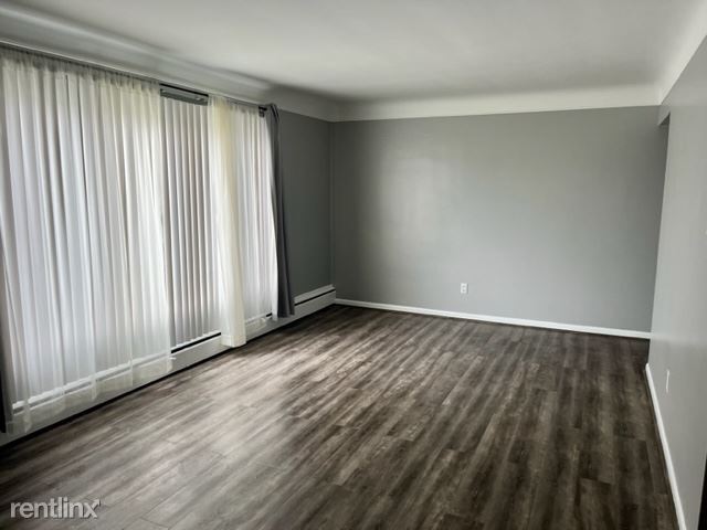 Building Photo - 2 br, 1 bath Condo - 16944 E 11 Mile Rd Ap...