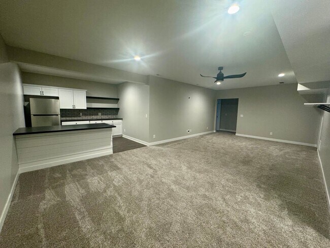 Building Photo - 5 bedroom 3 bath in SW Lincoln