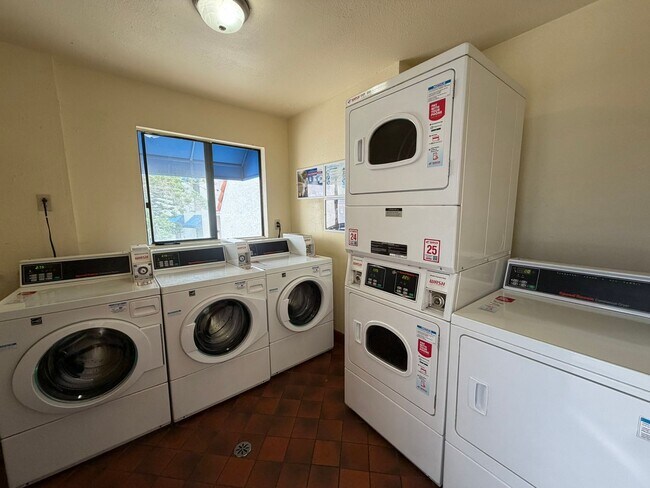 Building Photo - Light-Filled 1 Bed / 1 Bath Condo in UTC, San Diego – Skylights & Balcony