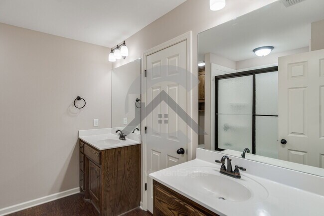 Building Photo - 2405 Canterbury Ln