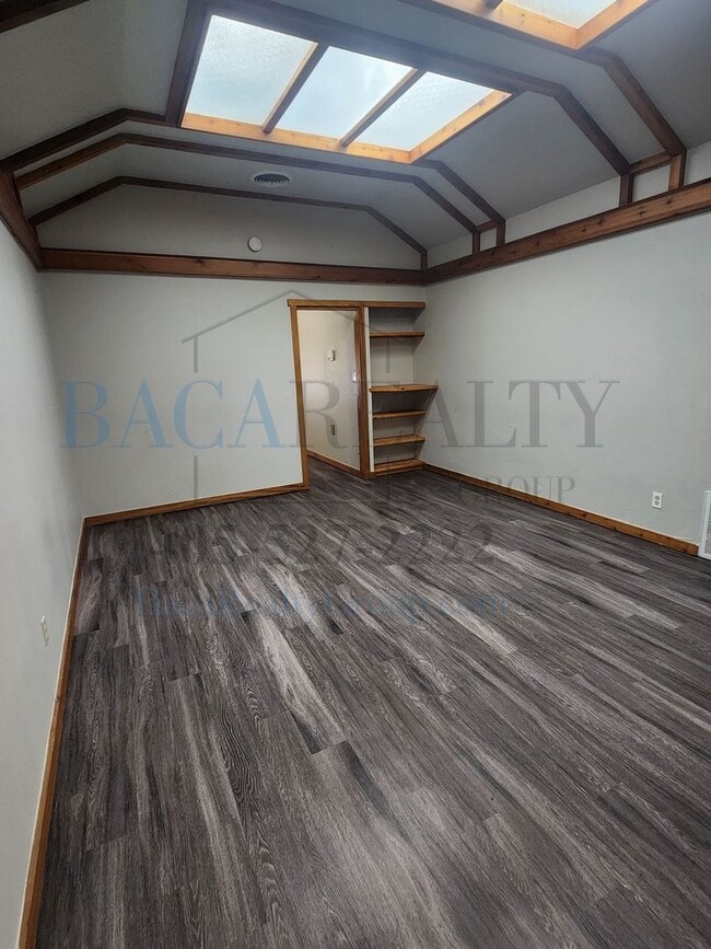 Building Photo - 1BR 1BA Apartment off of Main St, Purcell