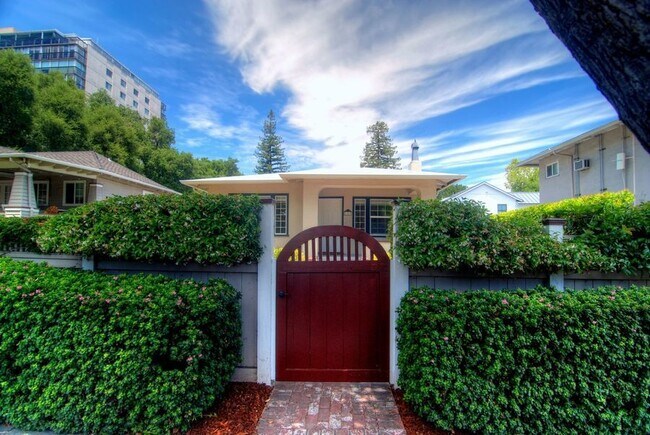 Building Photo - 2 Bedroom, 1 Bath + Office - Downtown Palo...