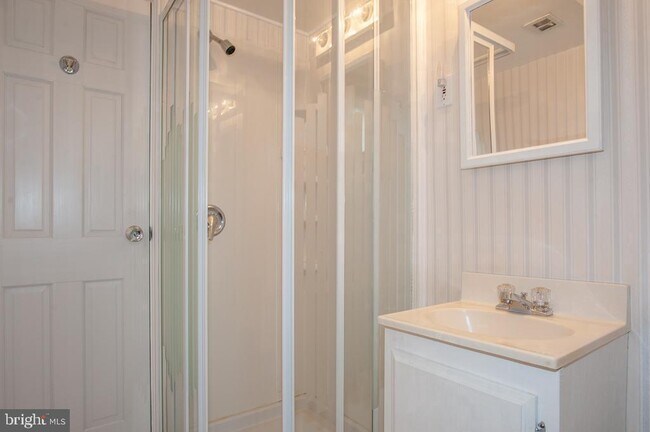 Building Photo - 5931 Peverill Dr