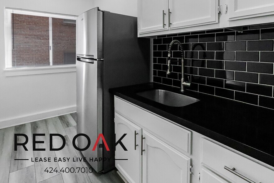 Building Photo - 687 Shatto Pl