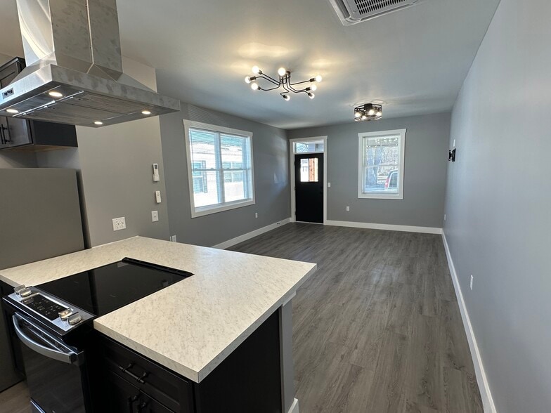 Building Photo - 1102 S Malott St