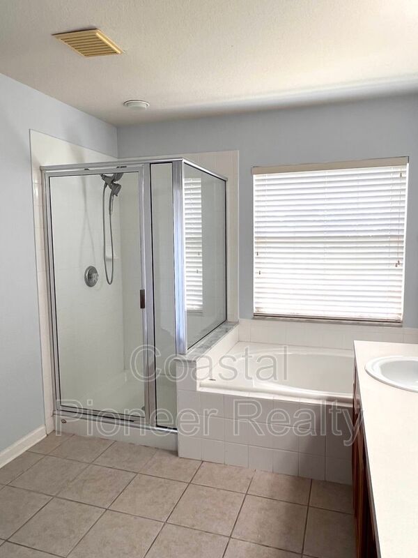 Building Photo - 11404 Misty Isle Ln