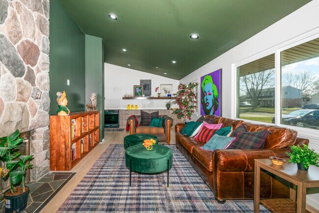 Building Photo - MCM Ranch : Modern 5BR Near Henry Ford & McLaren