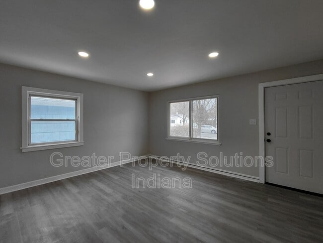 Building Photo - 7520 Chestnut Ave