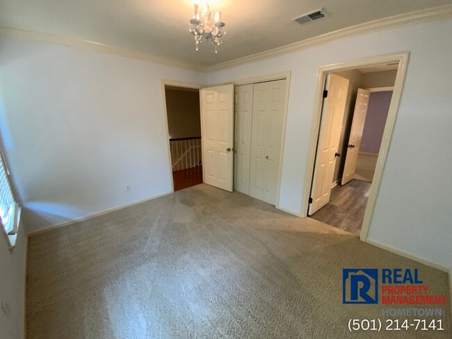 Building Photo - 711 Shea Dr