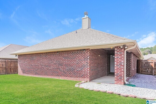 Building Photo - 1055 Clover Ave