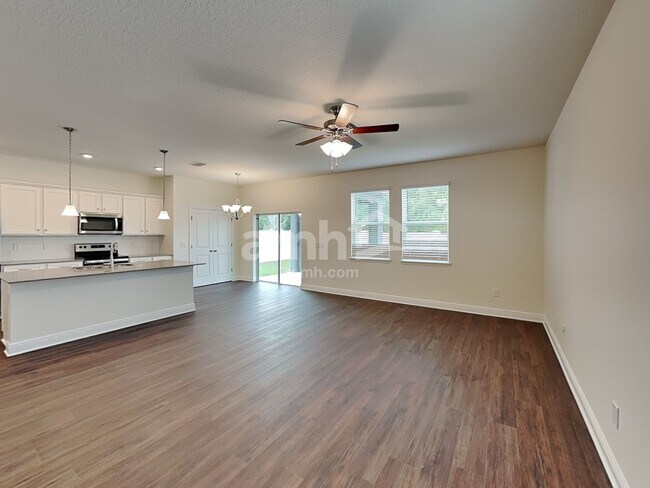 Building Photo - 844 Heavenly Drive