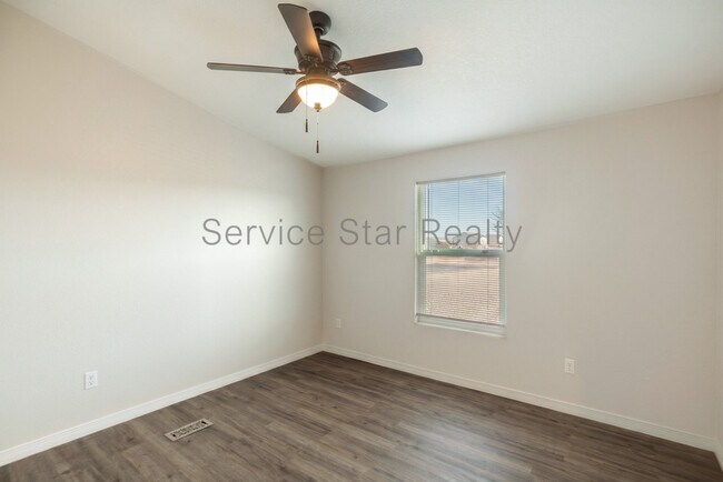 Building Photo - 18143 W Morning Vista Ln