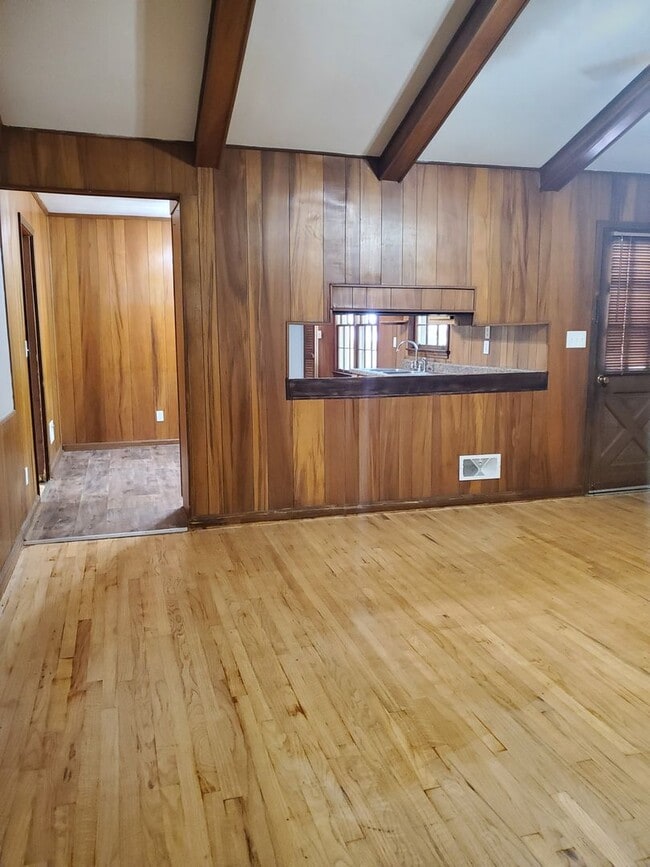 Building Photo - 218 Brookwood Dr