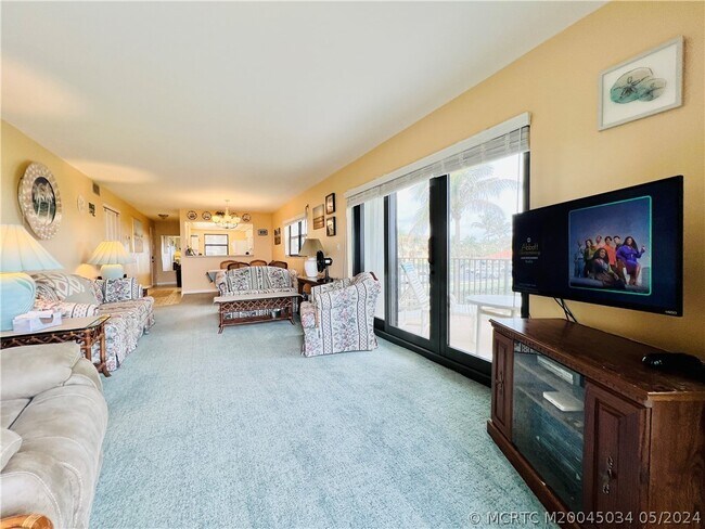 Building Photo - 7430 S Ocean Dr