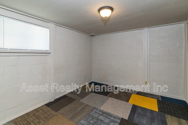 Building Photo - 102 Wainwright Rd