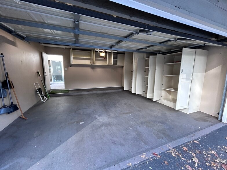 Storage space - 975 S Idaho St