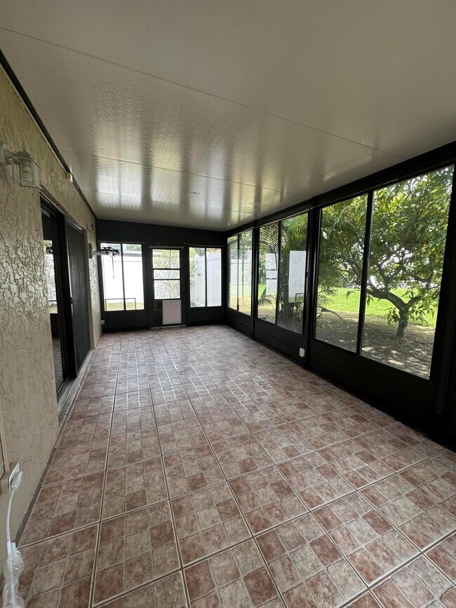 Building Photo - 80 Tara Lakes Dr W