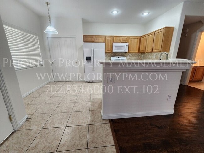 Building Photo - ~3 Bedroom Northwest Townhome ~ 1400sq. ft...