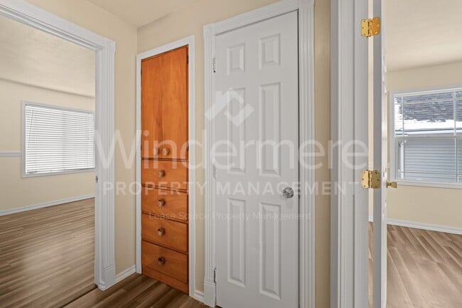 Building Photo - *MOVE IN SPECIAL * 1ST FULL MONTH FREE* Great 3-Bedroom Home IN The Garland District