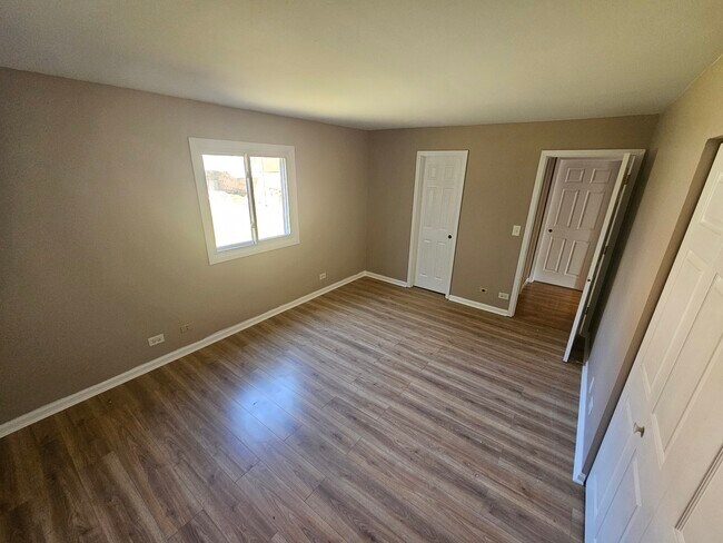 Building Photo - 687 Rosner Dr