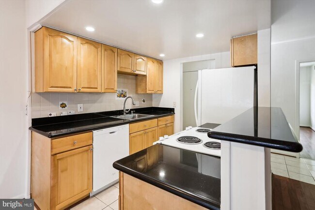 Building Photo - 2255 Castle Rock Square