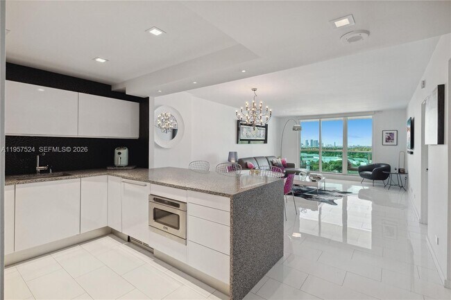 Building Photo - 2301 Collins Ave