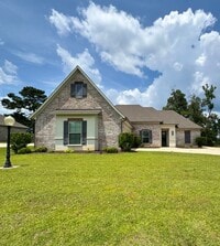 Building Photo - Forest Hills Subdivision!