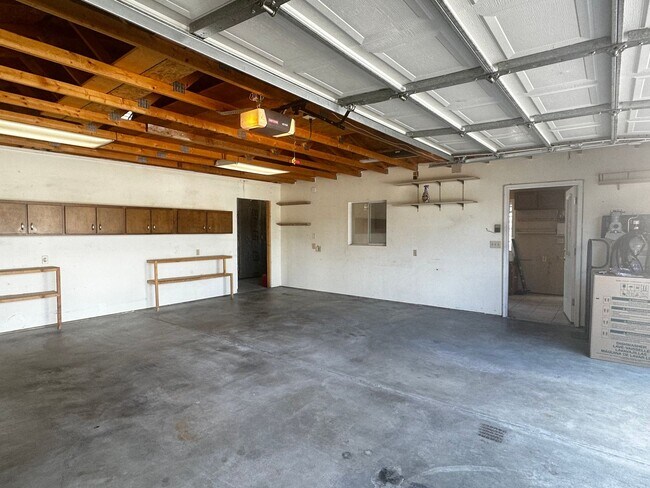 Building Photo - 5906 S Blue Iron Way