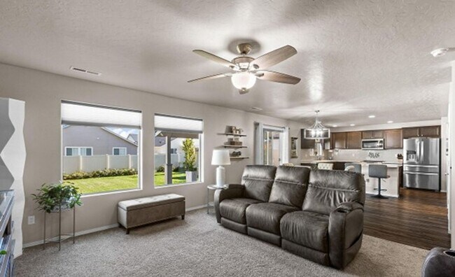 Building Photo - Beautiful Home near Meridian High School