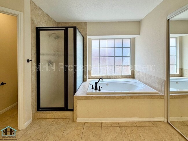 Building Photo - 1307 Adobe Run