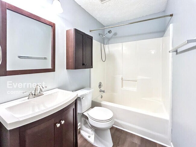 Building Photo - 520 Kensigton Park Dr