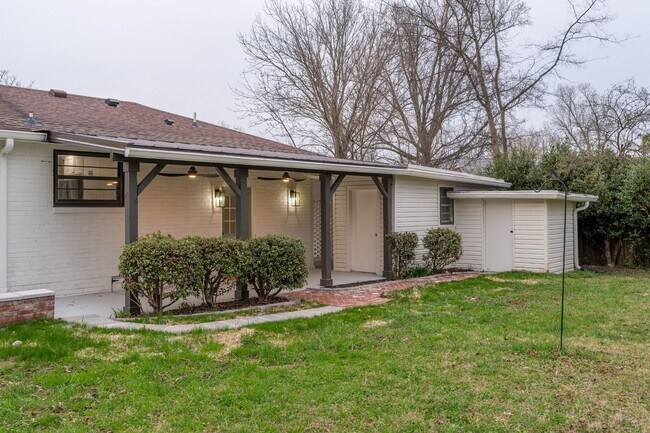 Building Photo - 504 Bismark Dr