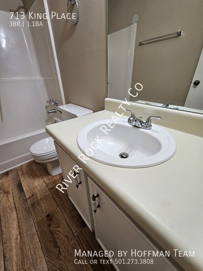 Building Photo - 713 King Pl