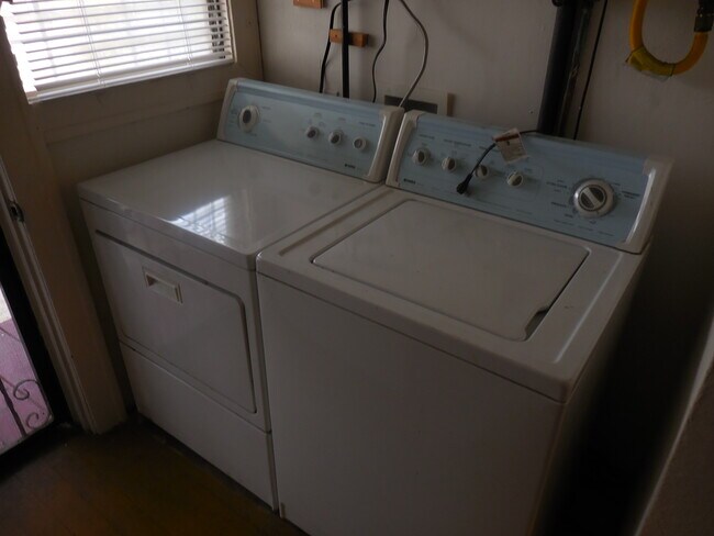 Building Photo - 601 W 48th St