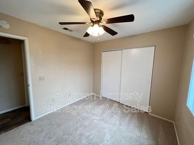 Building Photo - 1008 Santa Fe Dr