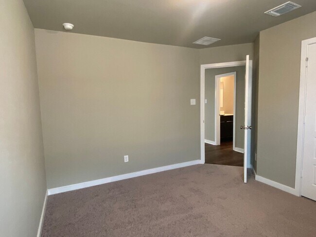 Building Photo - 3 BEDROOM, PLUS OFFICE, BELTON ISD
